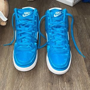nike silk blue airs good condition but they are thrifted paid $37 asking $25